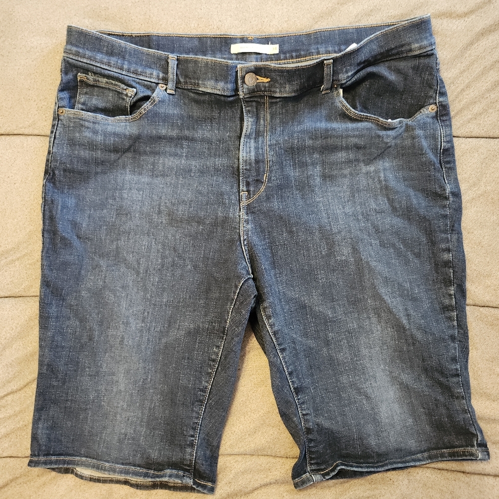 LEVI'S Classic Bermuda Stretch Medium Wash 5 Pocket 12"Inseam Mens Size 34